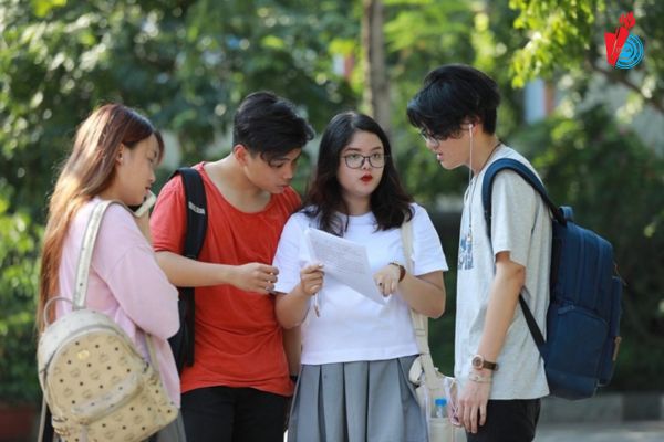 nen hoc luat kinh te hay luat thuong mai