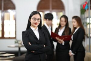 luat kinh te lam cong viec gi